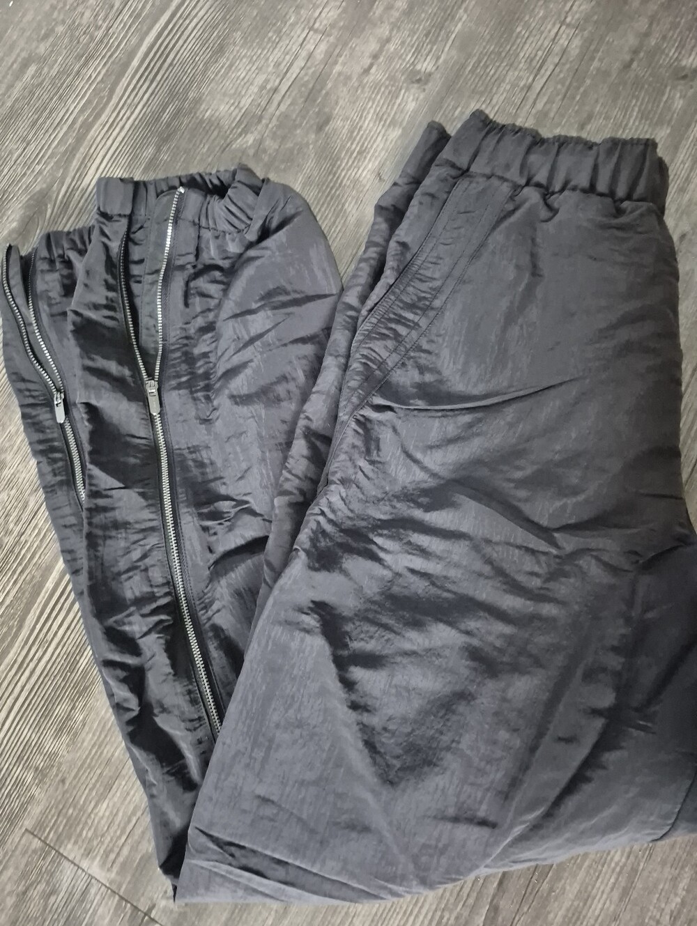Athleta NWOT ! Nylon Jogger Pants with Zipper Ankles